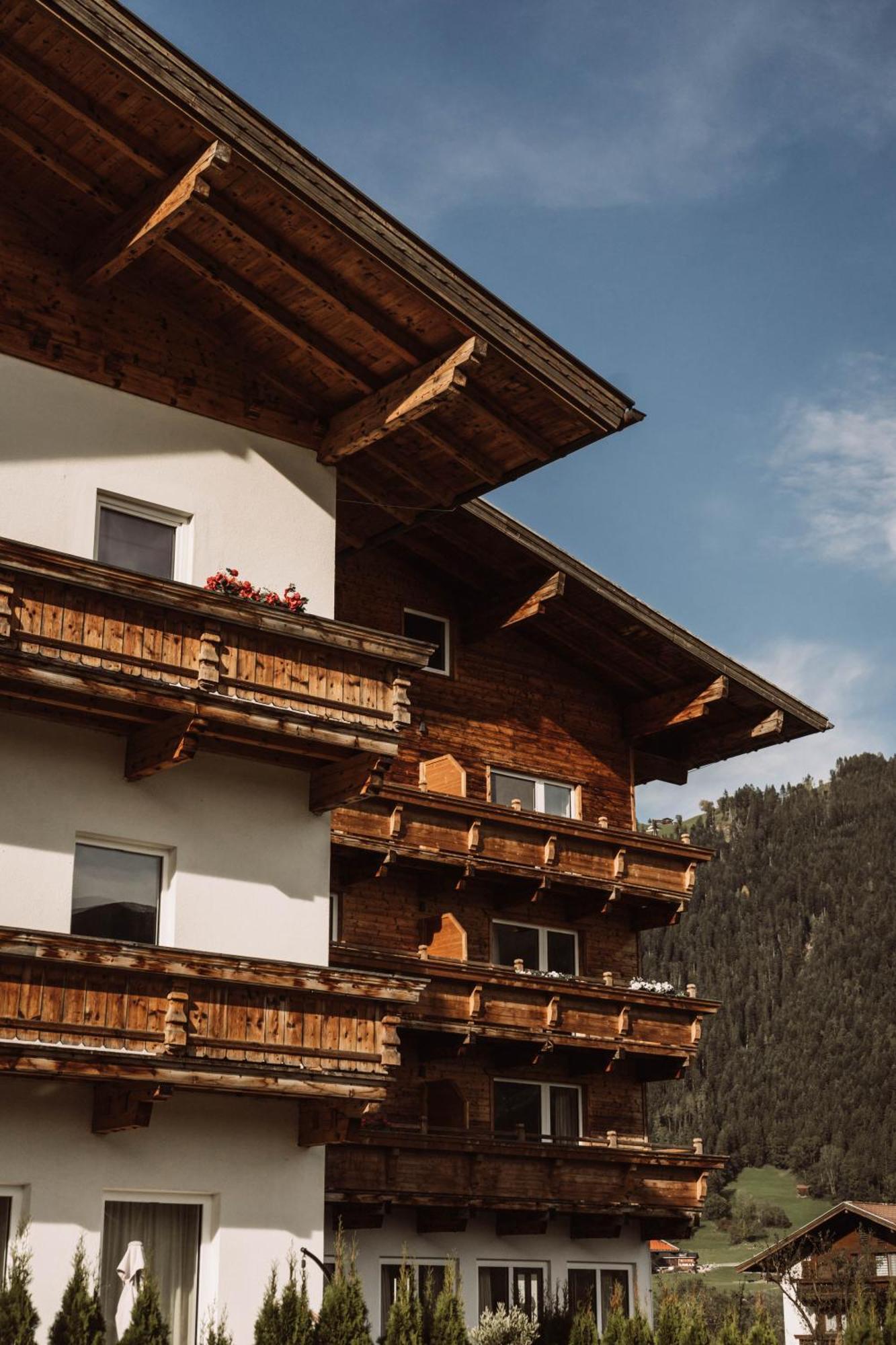 Lebe'Schlitters - Das Ferienapartmenthaus Im Zillertal ภายนอก รูปภาพ