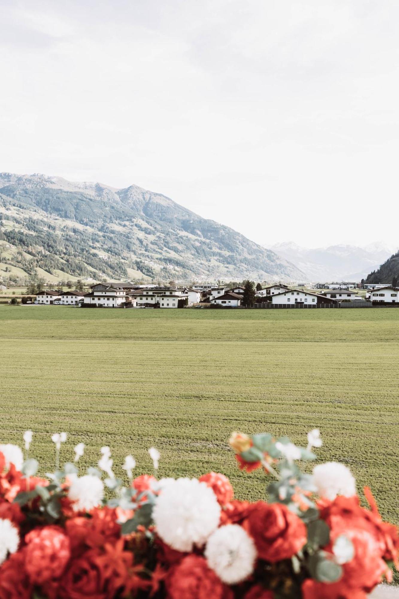 Lebe'Schlitters - Das Ferienapartmenthaus Im Zillertal ภายนอก รูปภาพ