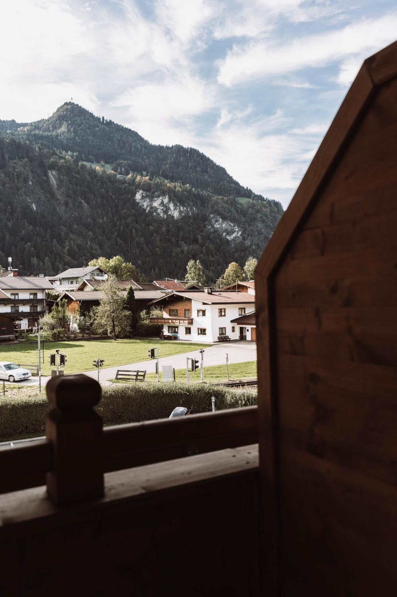 Lebe'Schlitters - Das Ferienapartmenthaus Im Zillertal ภายนอก รูปภาพ