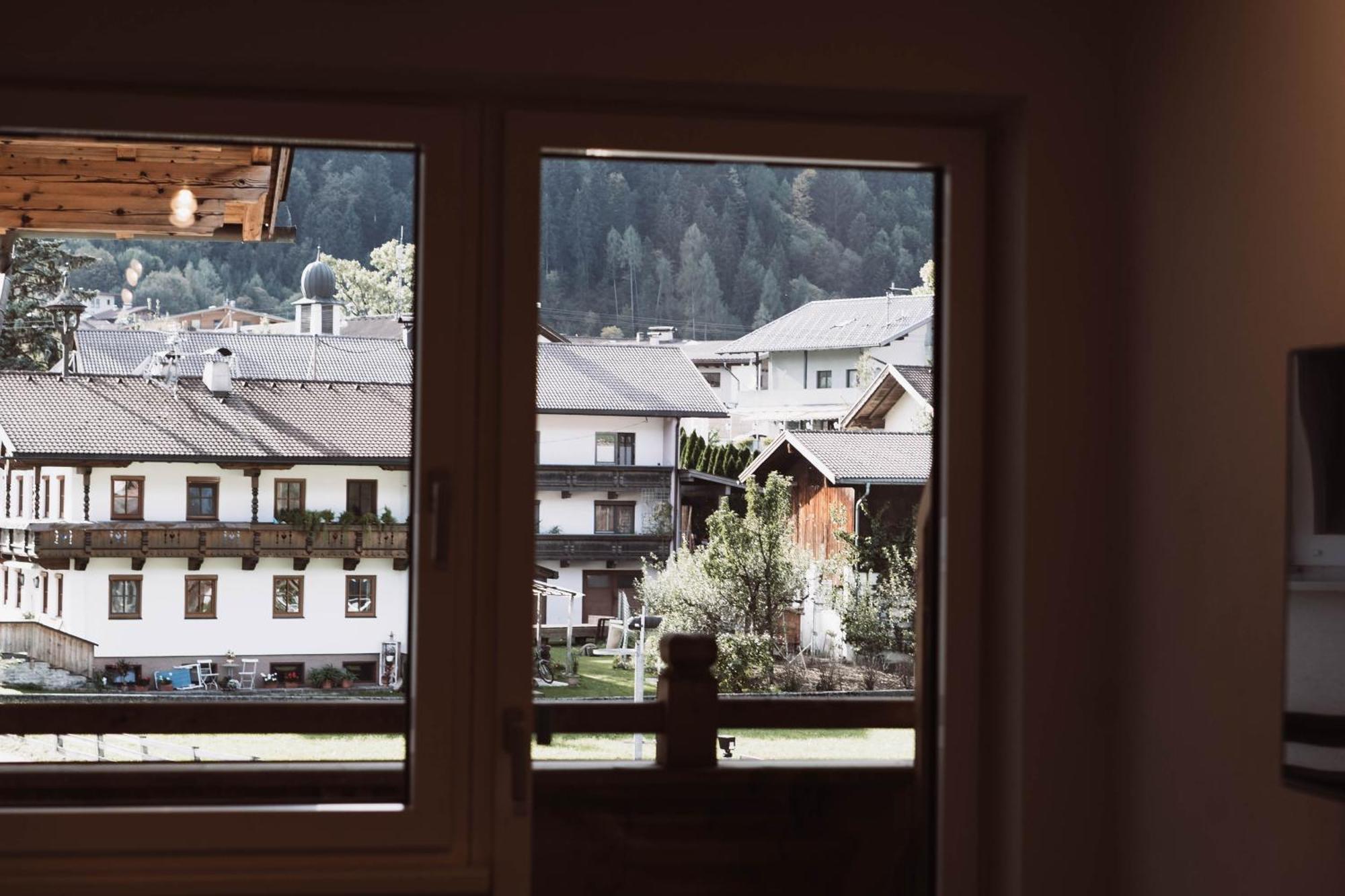 Lebe'Schlitters - Das Ferienapartmenthaus Im Zillertal ภายนอก รูปภาพ