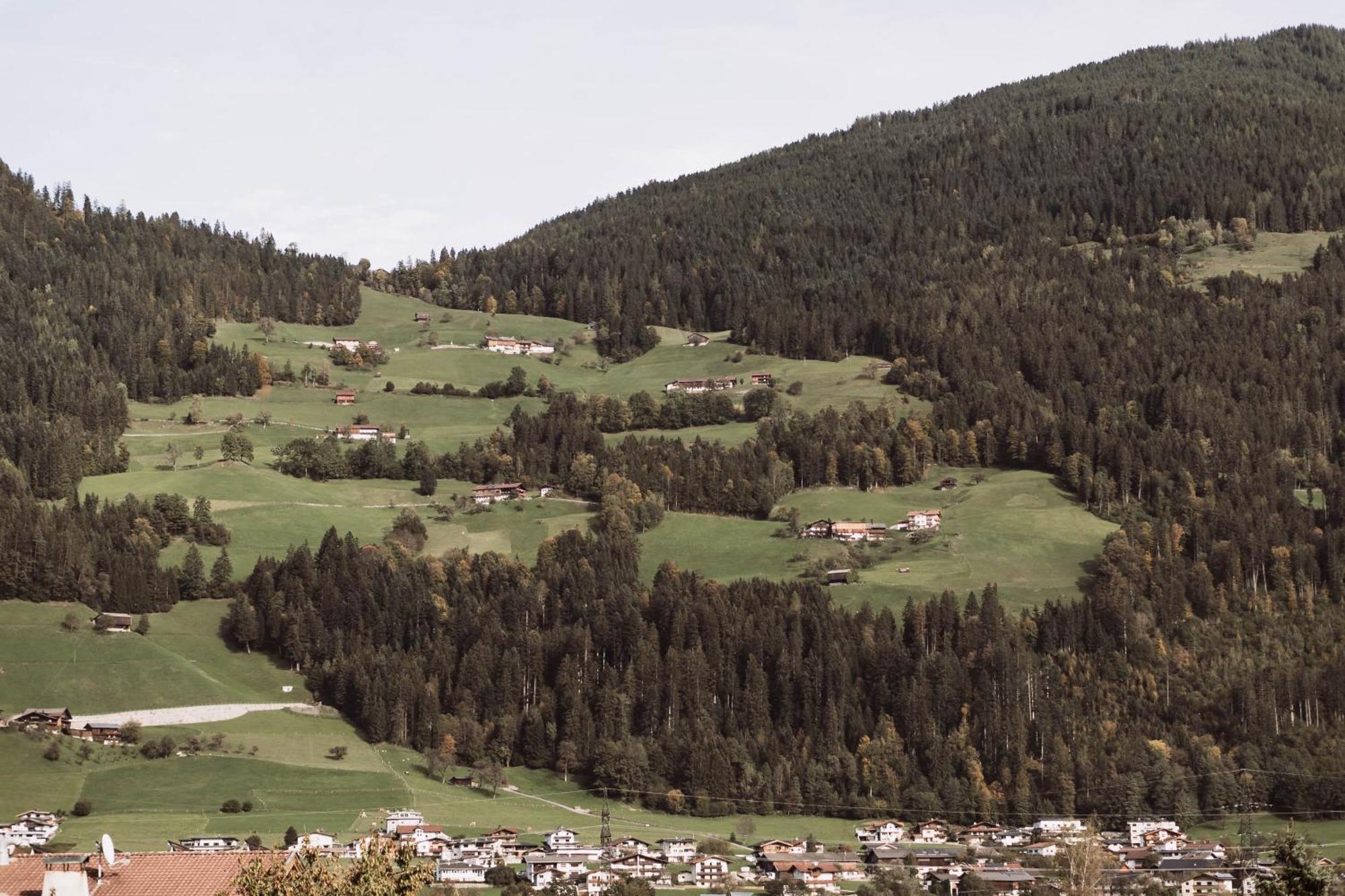 Lebe'Schlitters - Das Ferienapartmenthaus Im Zillertal ภายนอก รูปภาพ